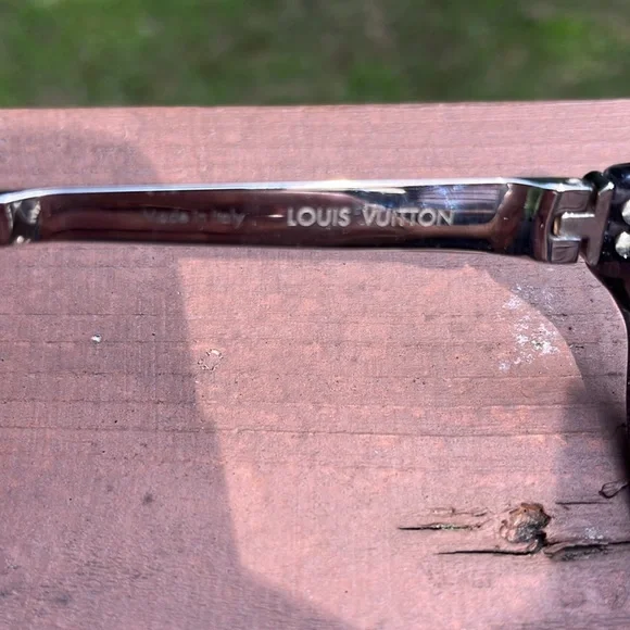 Louis Vuitton (women’s) sunglasses - Picture 3 of 8